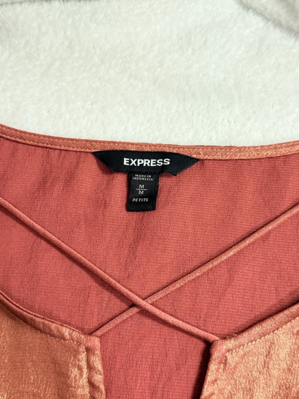 Express Petite Satin Rose Gold Cross Strap V-Neck Cap Sleeve Top MP - Picture 4 of 5